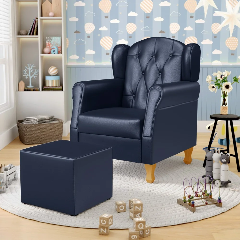 Poltrona de Amamentação Pés Madeira e Puff Lucy Z39  Sintético Azul Marinho - Mpozenato