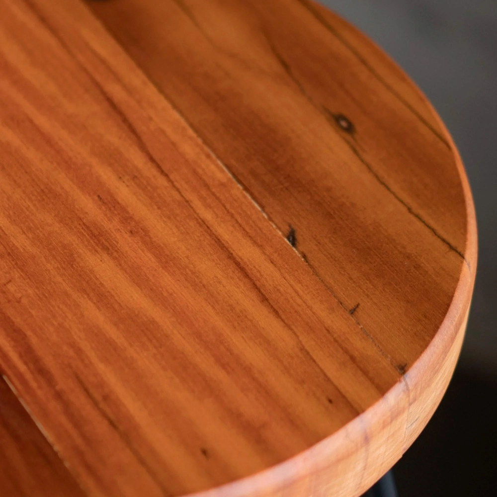 Conjunto Mesa Bistrô Alta e 2 Banquetas com Encosto Estilo Industrial Aura D09 Peroba - Mpozenato