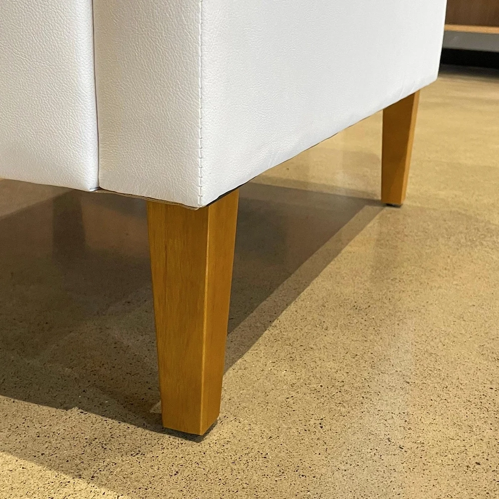 Poltrona Decorativa Para Sala Pé Madeira Gabi Corino Branco - Phoenix