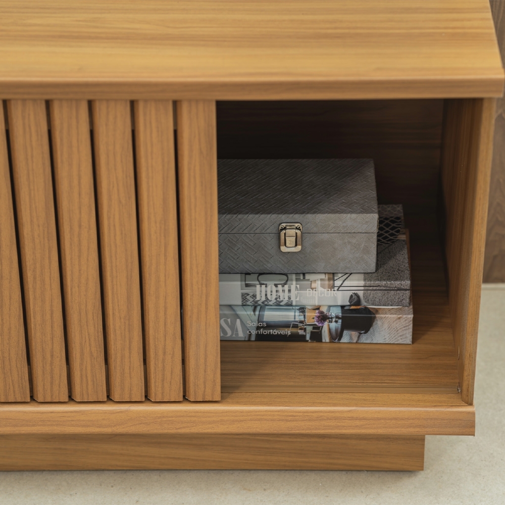 Estante Painel TV 75 Pol 180cm Ripado Hailey Canela/Off L06 - Mpozenato